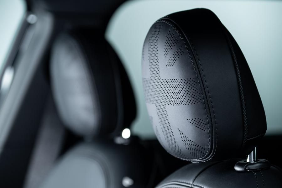 Детали интерьера Mini Cooper Clubman (F54) 2019 года  (WW) (фото 17 из 31)
